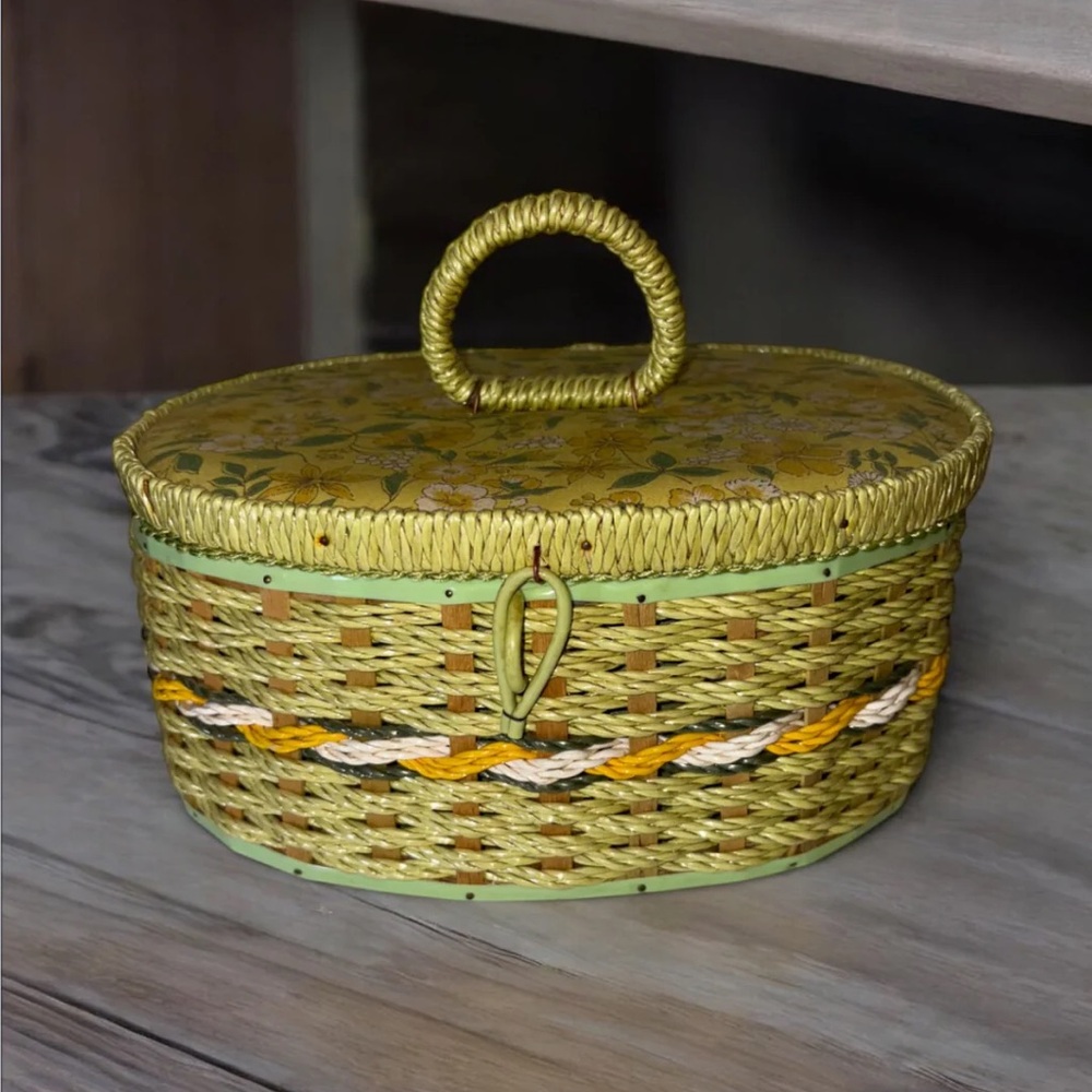 Vintage 1960’s Singer Silk Top Wicker Sewing Basket! Green & Yellow!